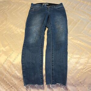 Like new women's wit and wisdom straight leg jeans frayed bottoms